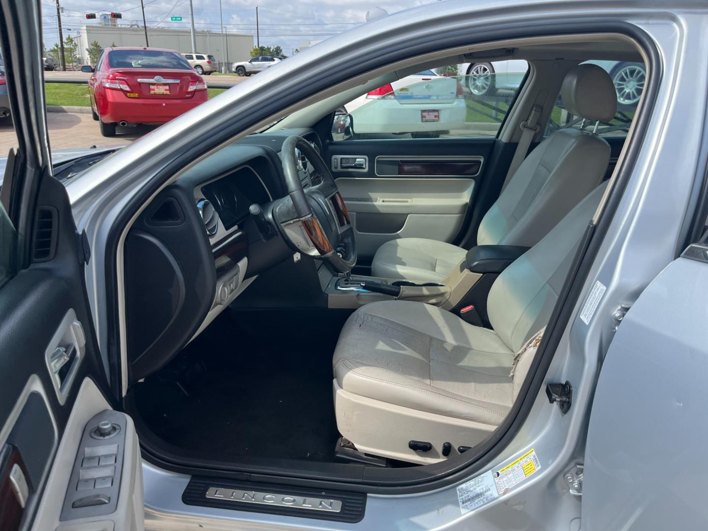 2006 SILVER /gray Lincoln Zephyr Base (3LNHM26146R) with an 3.0L V6 DOHC 24V engine, 6-Speed Automatic Overdrive transmission, located at 14700 Tomball Parkway 249, Houston, TX, 77086, (281) 444-2200, 29.928619, -95.504074 - Photo#8